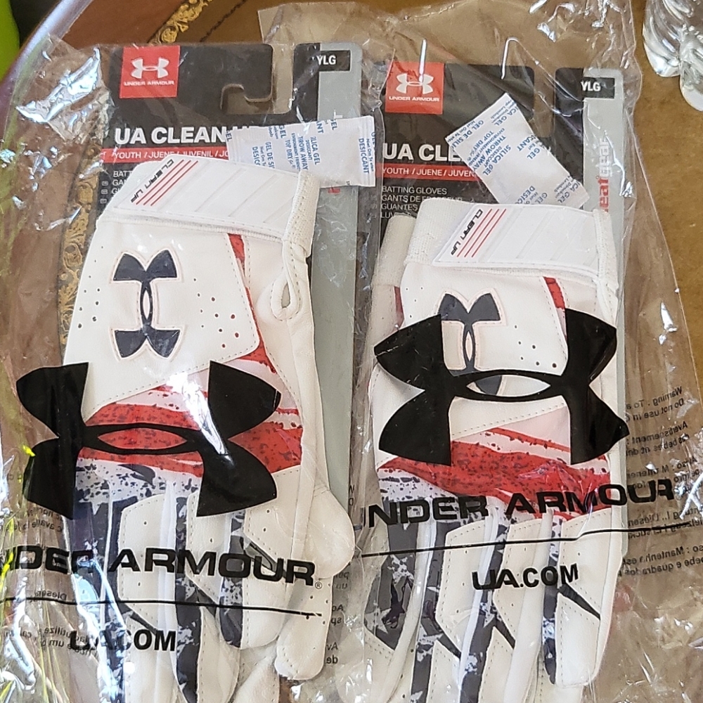 Youth batting gloves